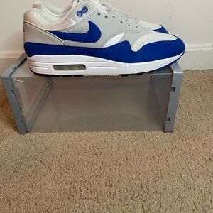 Nike Men's White and Blue Sneakers